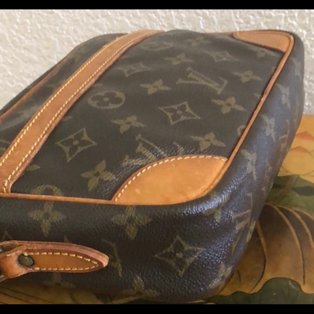 Louis Vuitton crossbody! - Picture 6 of 6